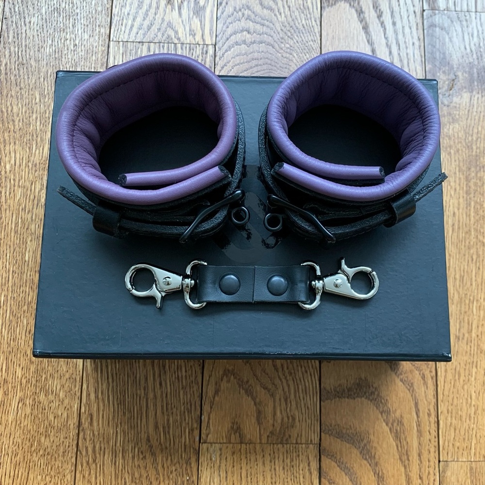 Leather Handcuffs BDSM - Picture 5 of 10